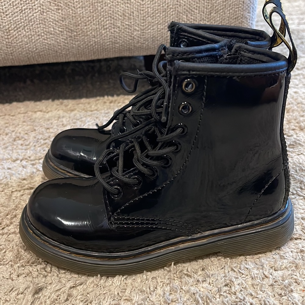 Dr.Martens girls boots